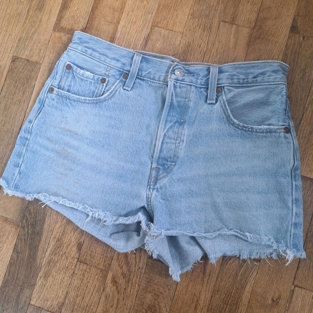 Levi's 501 Jean Shorts Denim Size 29 Womens Distressed Cut Off Light Wash FLAWED - Picture 2 of 10